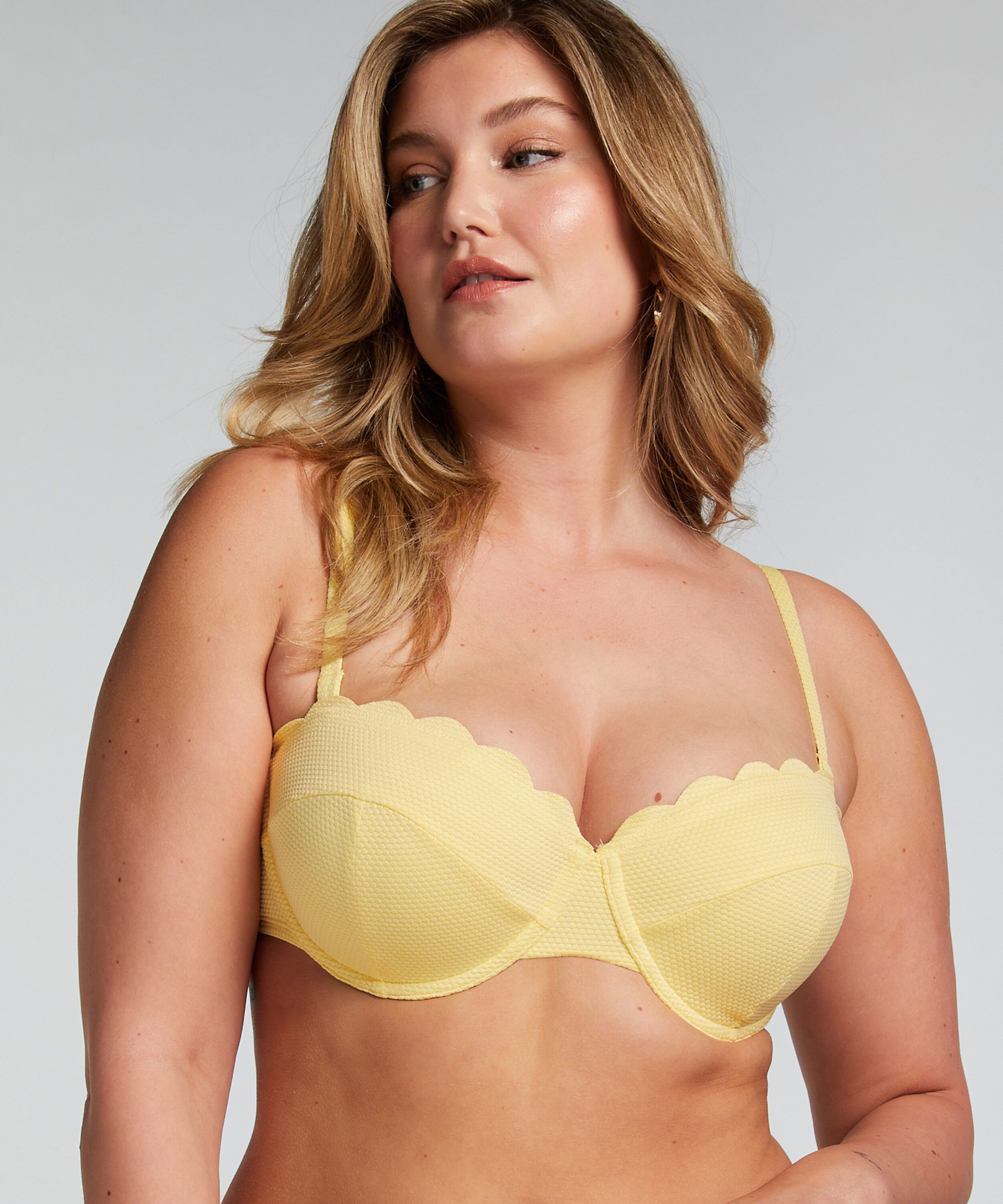 Gepolstertes trägerloses Bikinioberteil mit Bügel Scallop Cup E +, Gelb