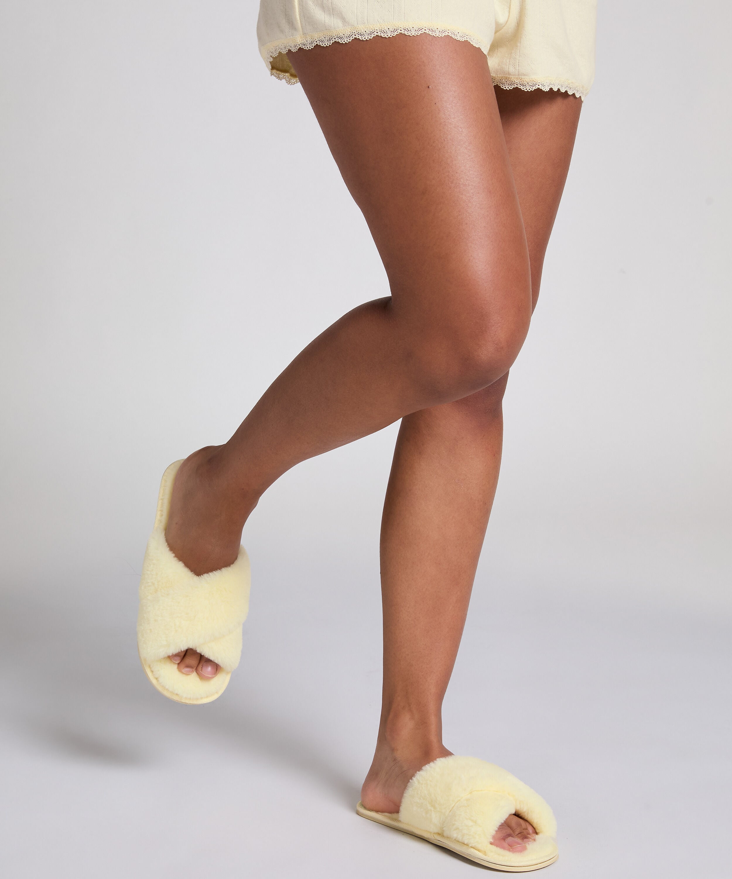 Slipper Lia, Gelb