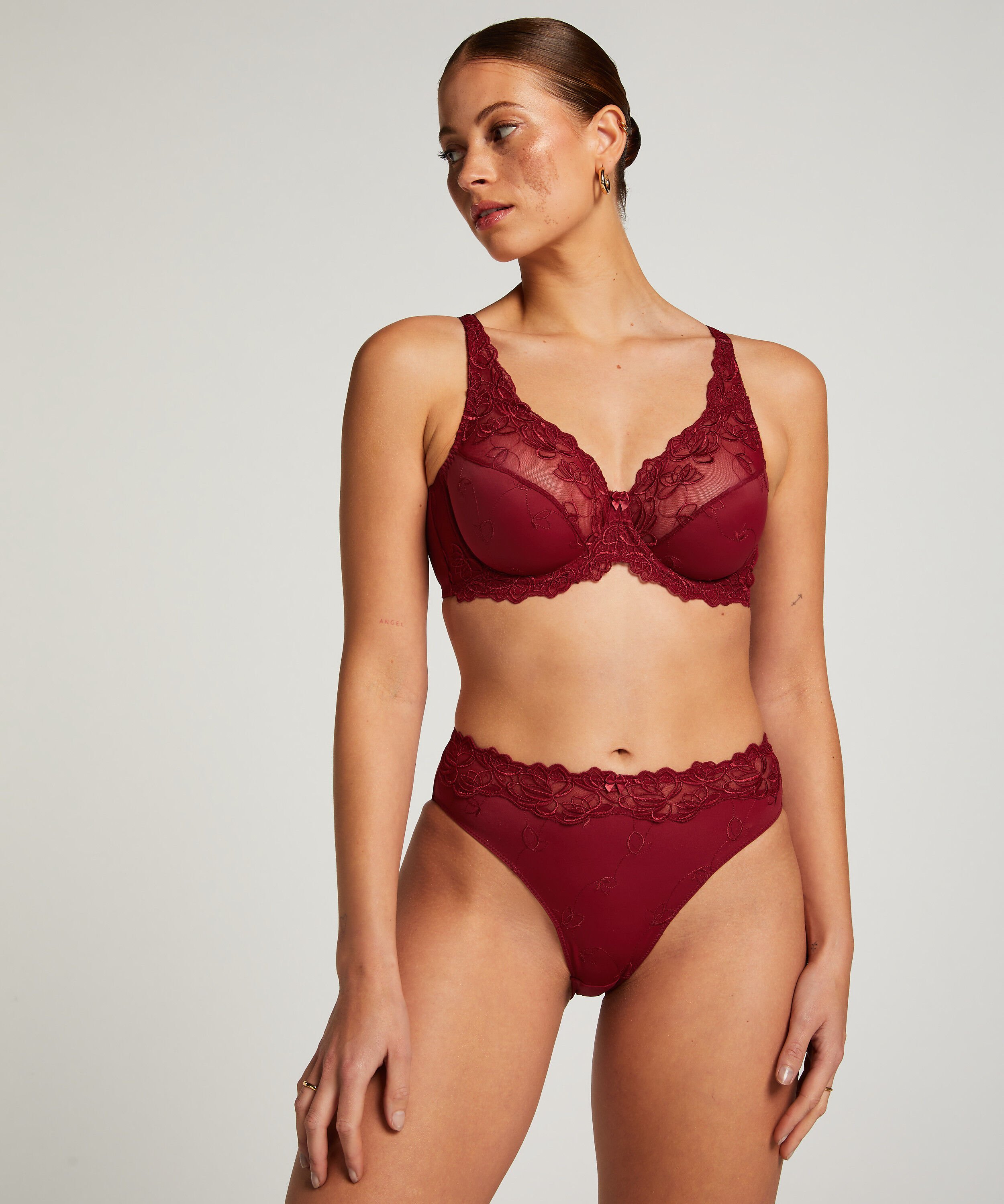 Hochgeschnittener Slip Diva, Rot