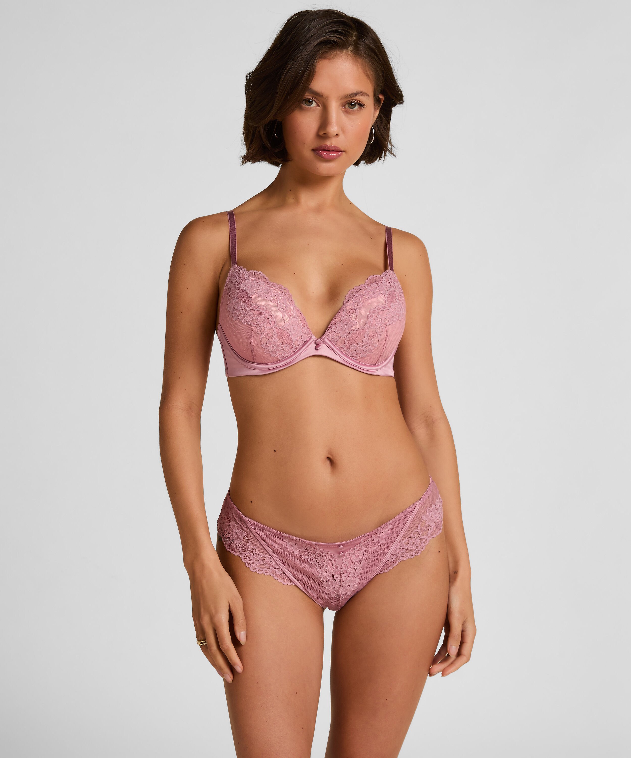 Brazilian Laila, Rosa