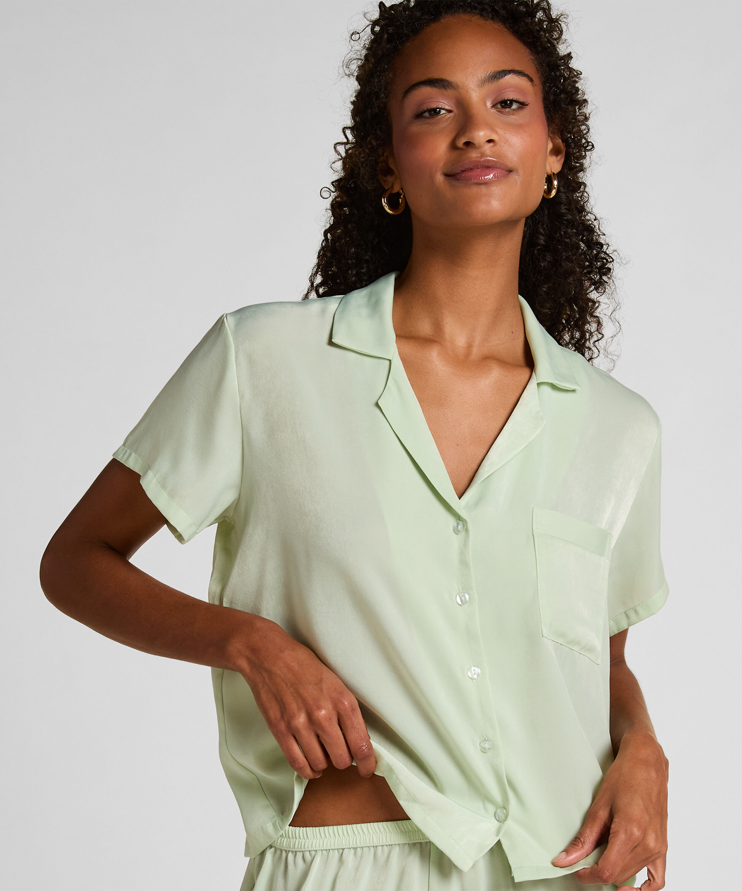 Kurzärmelige Satin-Jacke, Grün