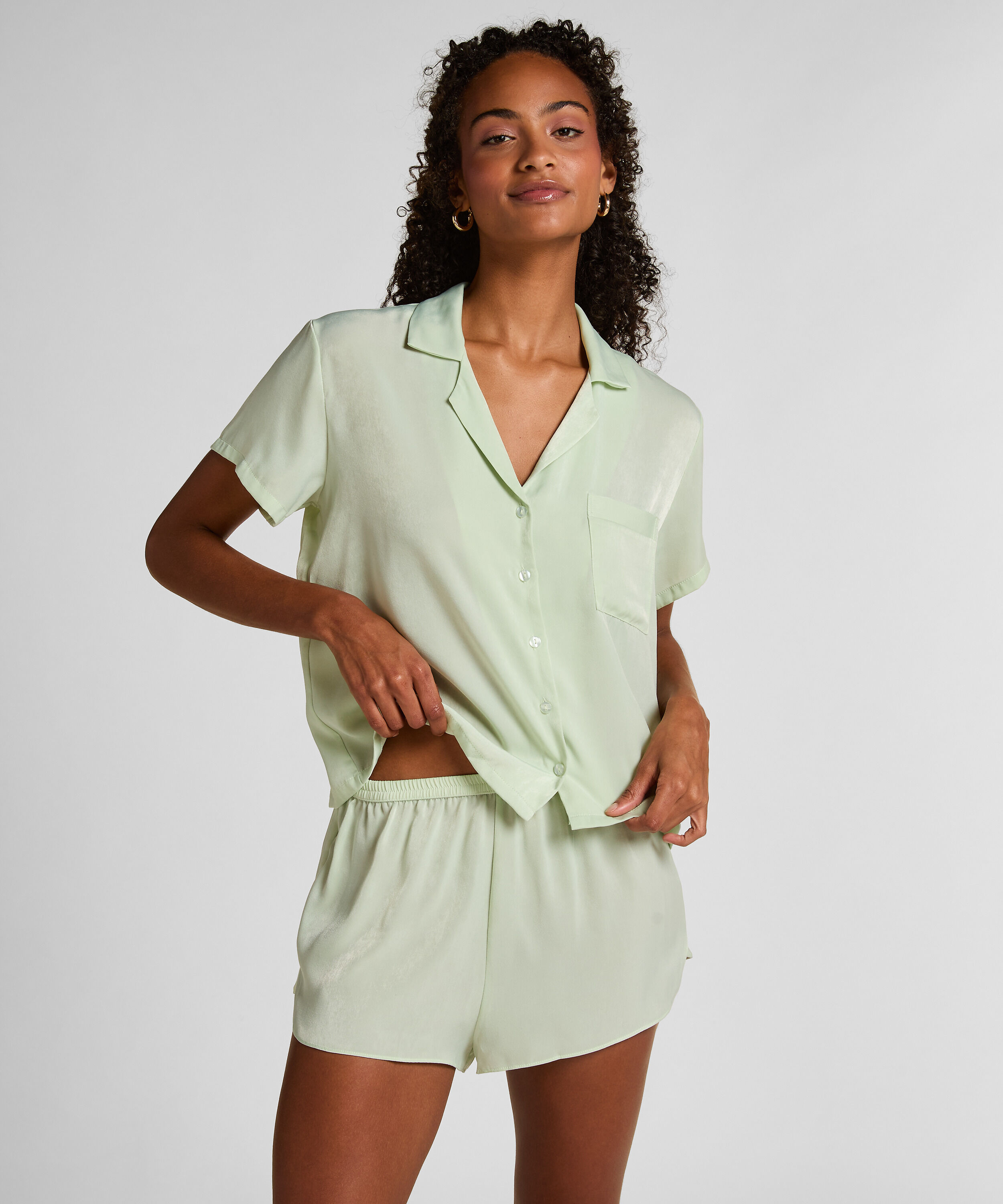Satin-Shorts Minimal, Grün