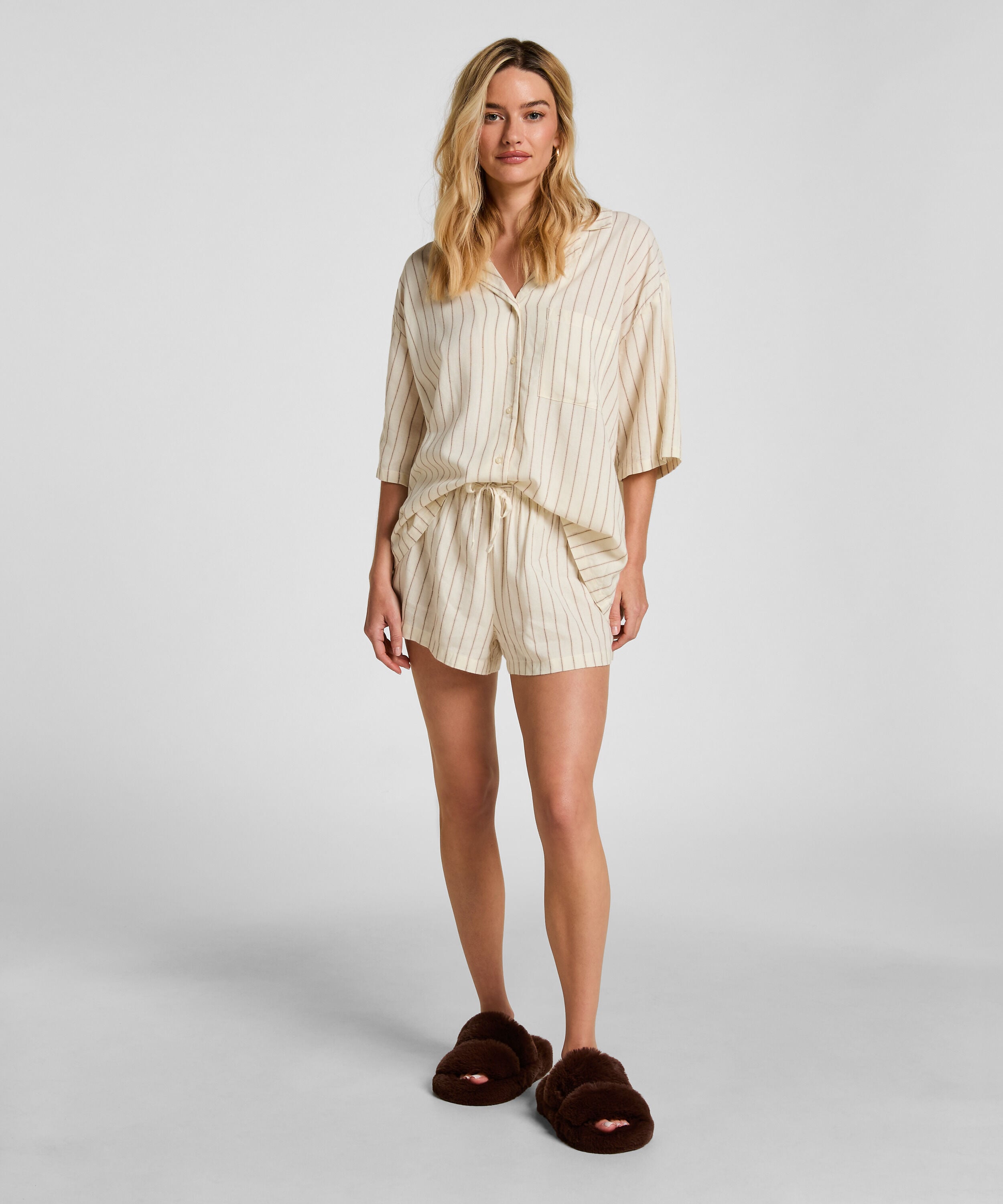 Slipper Hannah, Braun