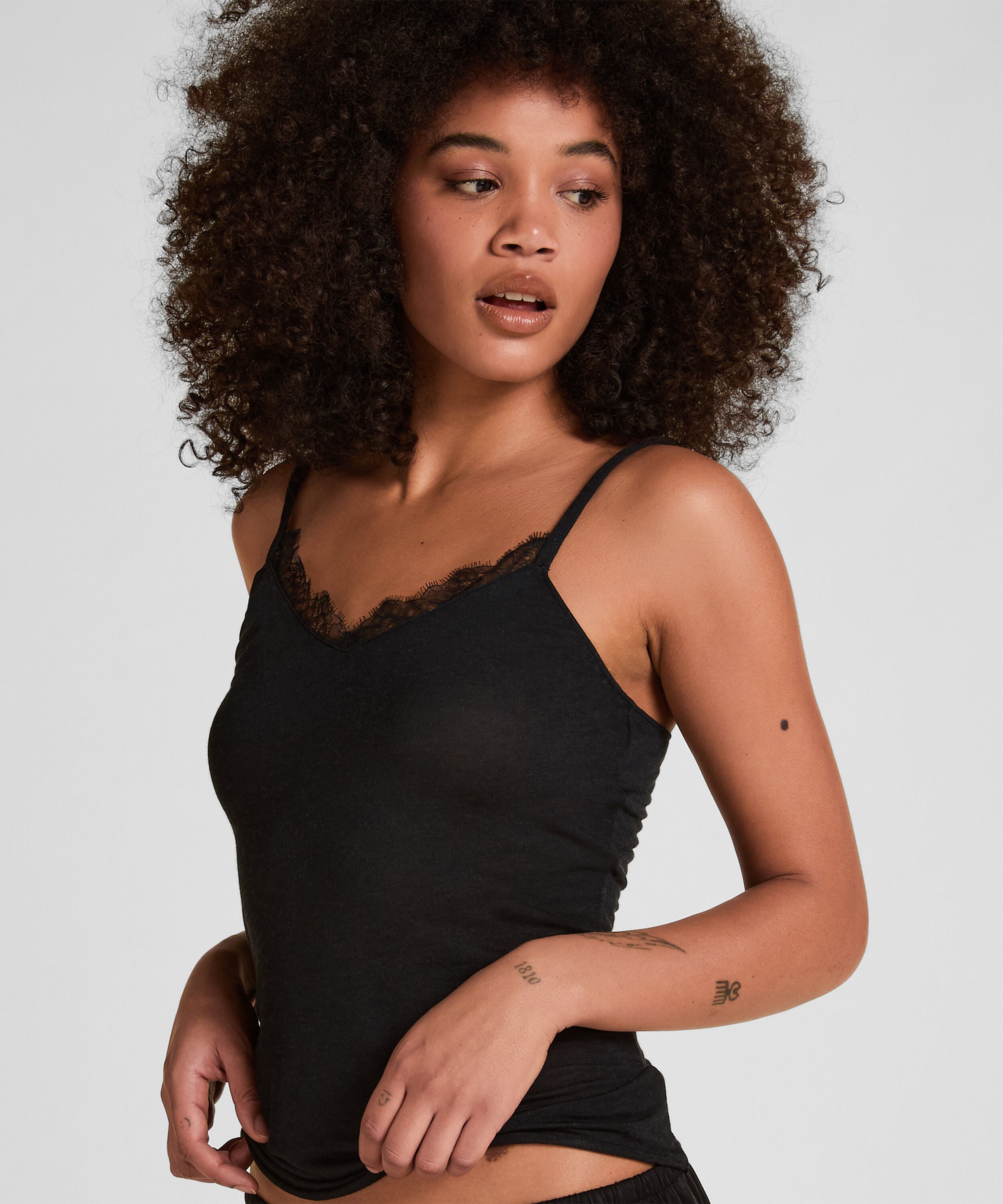 Super Soft Spitzen-Top aus Kaschmir-Mix mit V-Ausschnit, Schwarz