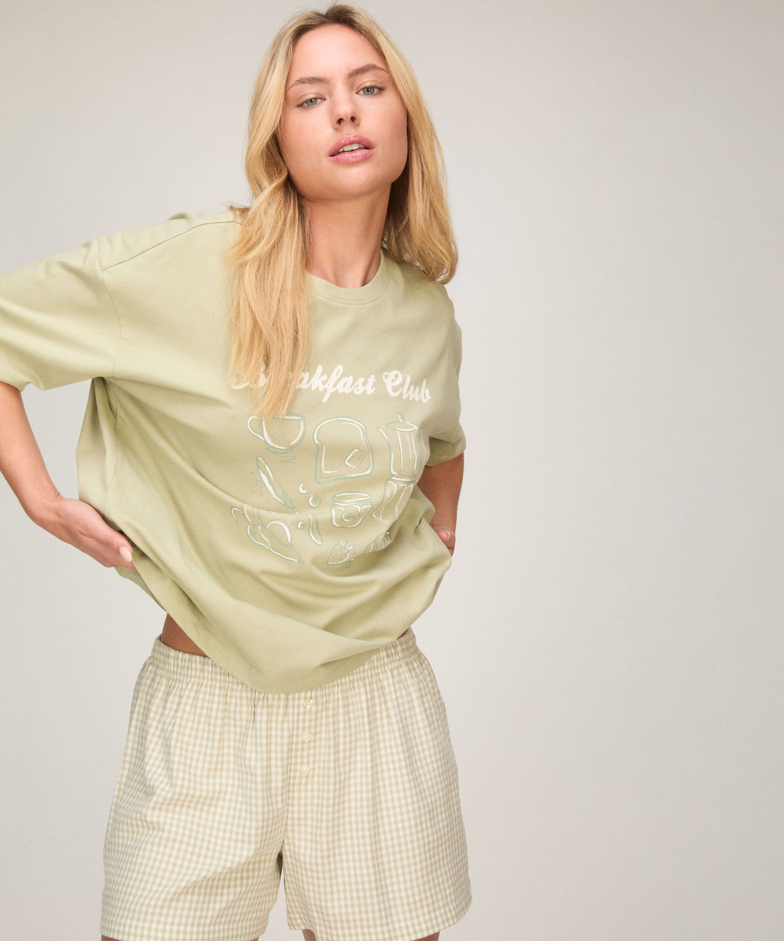 Pyjama-Set mit Shorts und T-Shirt