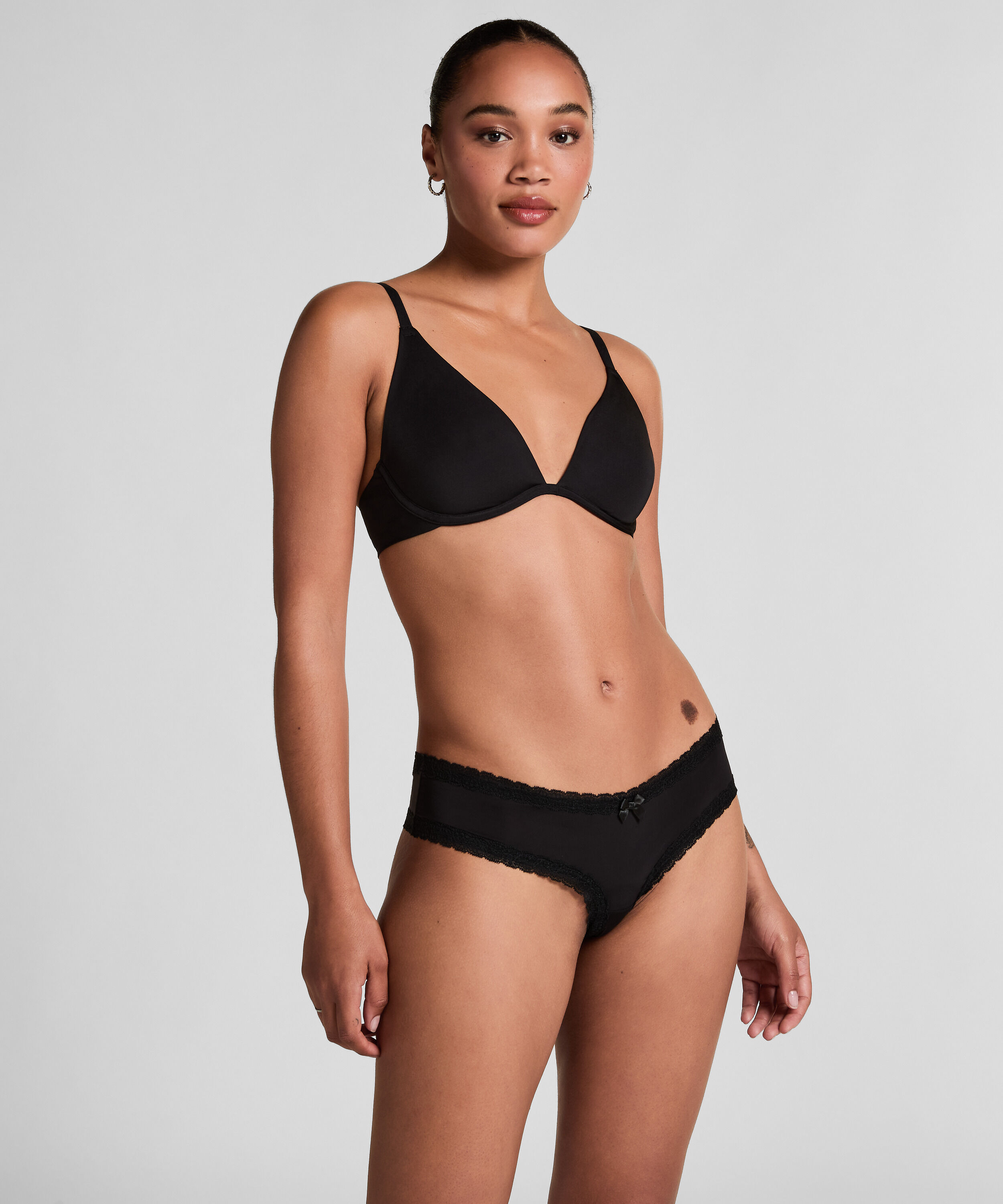 Brazilian in V-Form London, Schwarz Brazilian in V-Form London, Schwarz