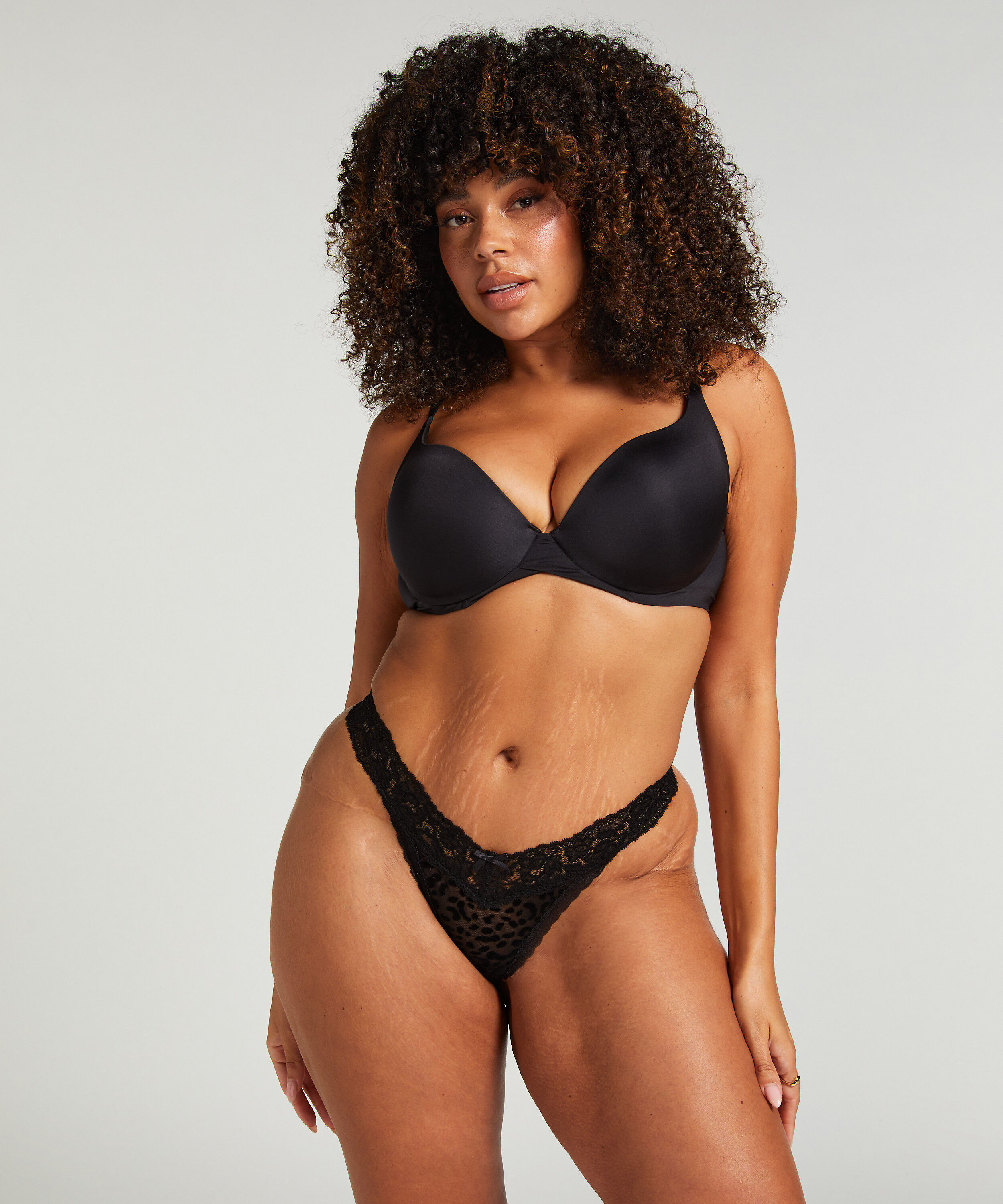 Niedriger String Marina, Schwarz