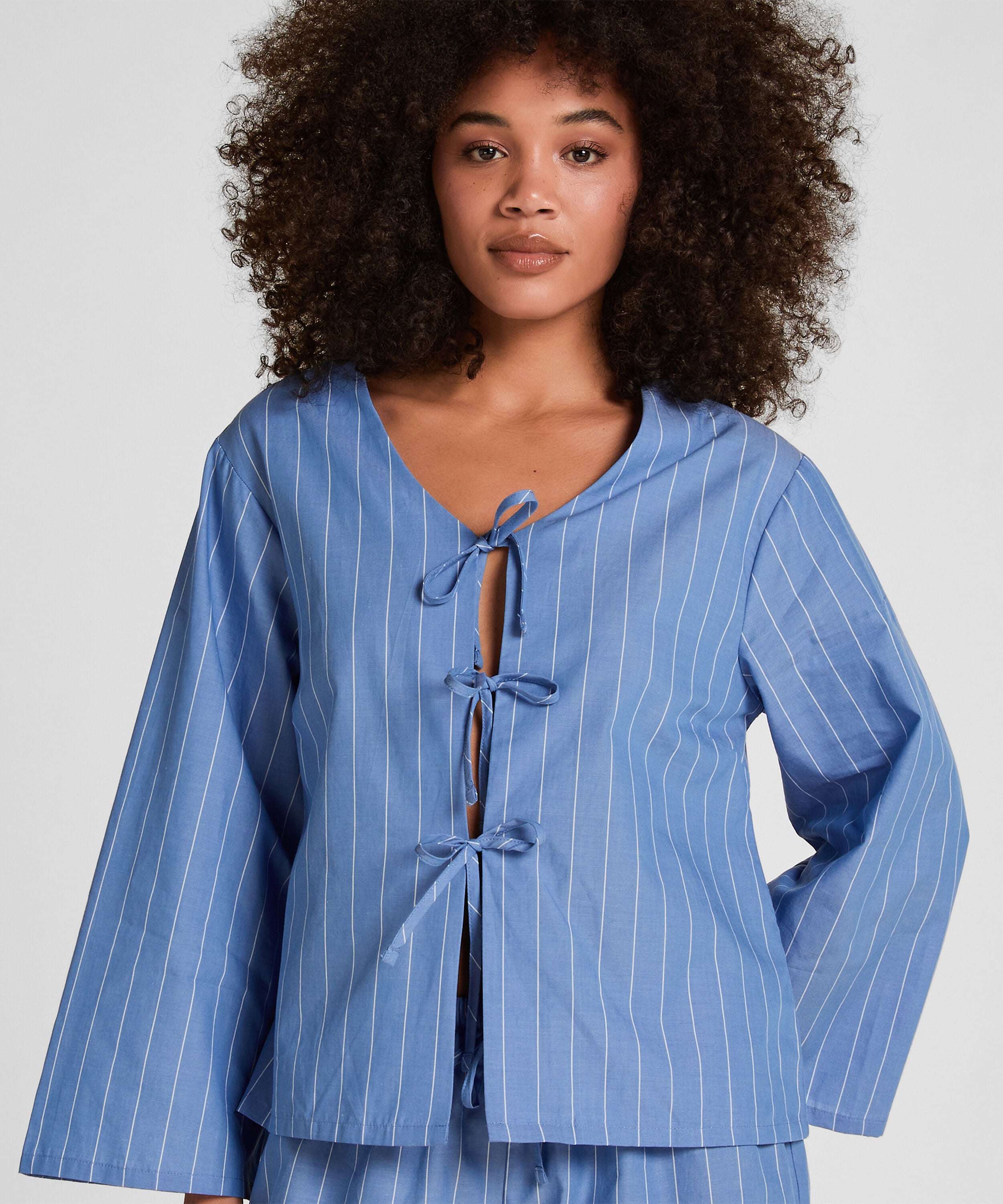 Gestreiftes Pyjama-Oberteil, Blau