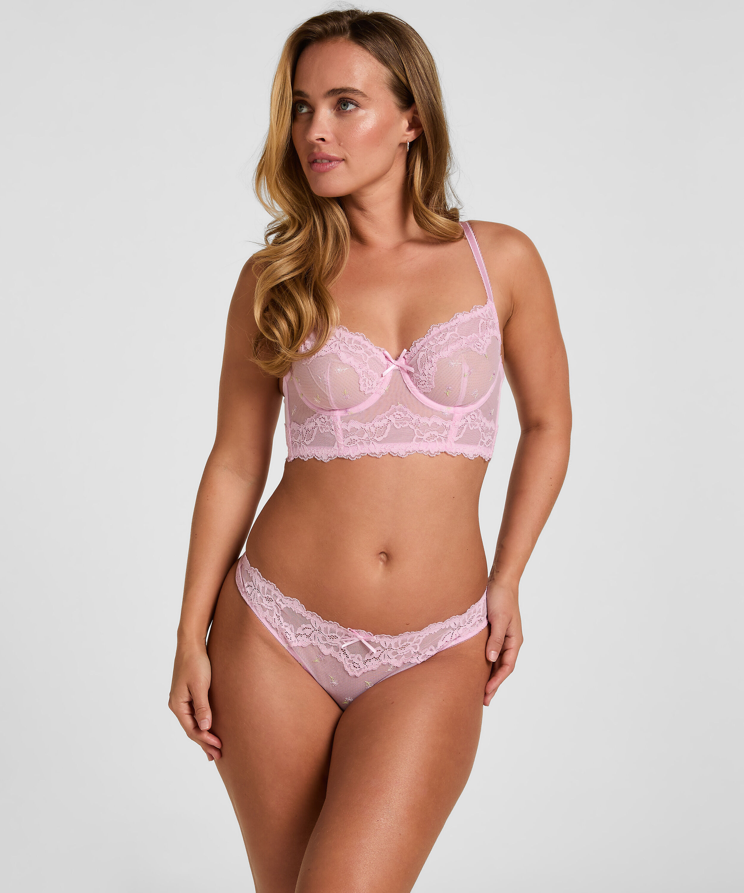 Hoch geschnittener String Camellia, Rosa