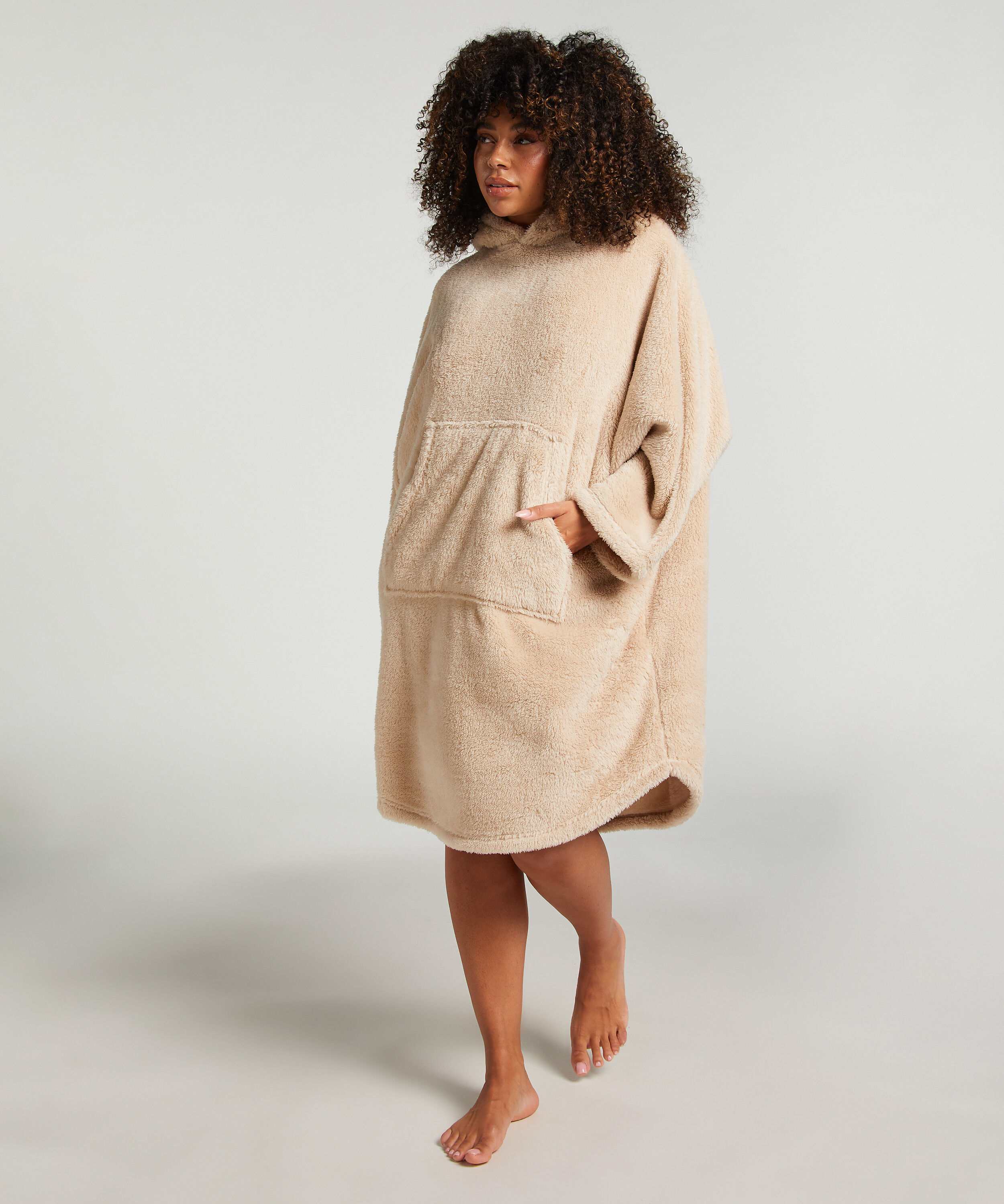 Kleid aus Snuggle Fleece Lounge, Beige Kleid aus Snuggle Fleece Lounge, Beige