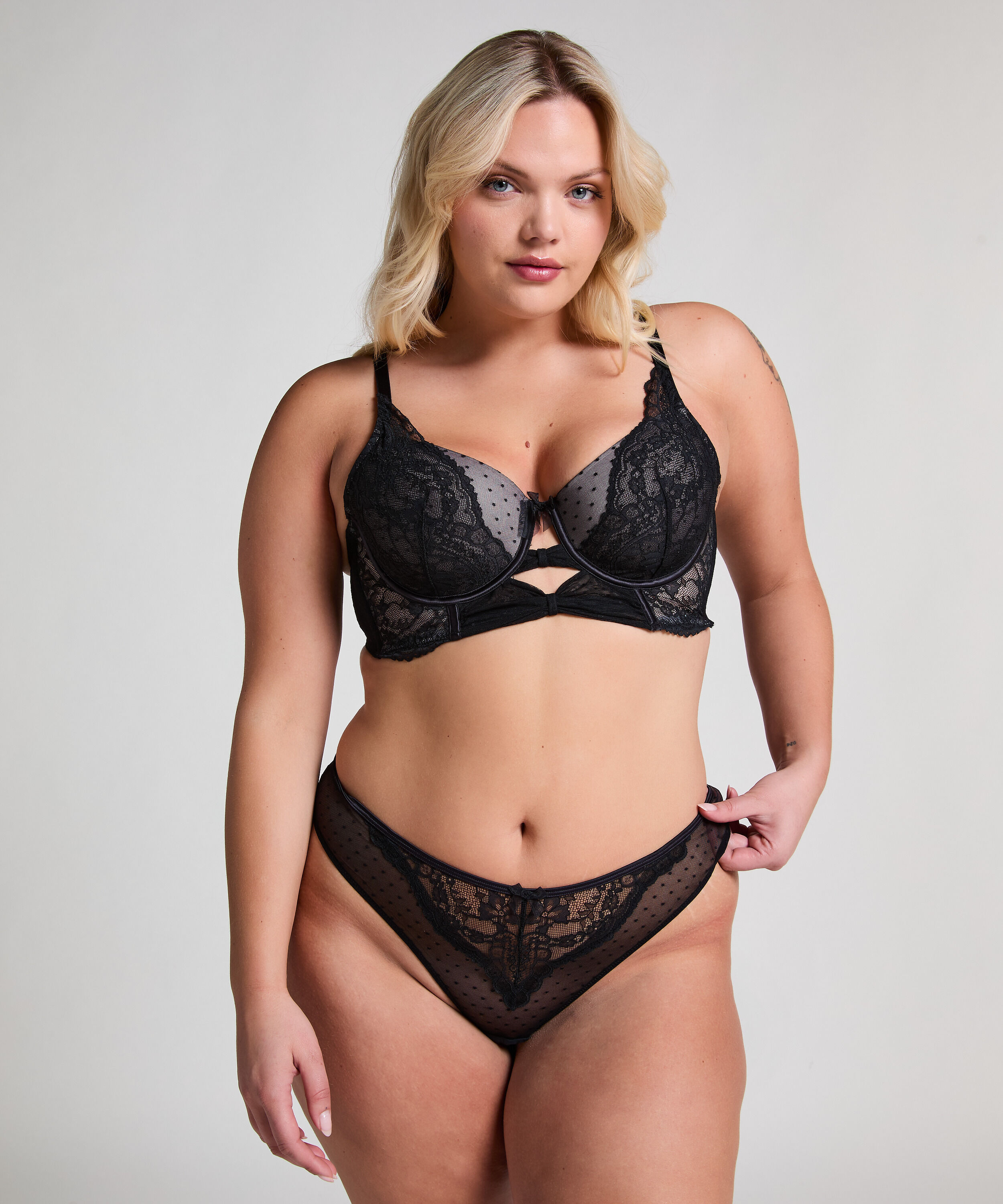 Juliette String, Schwarz Juliette String, Schwarz