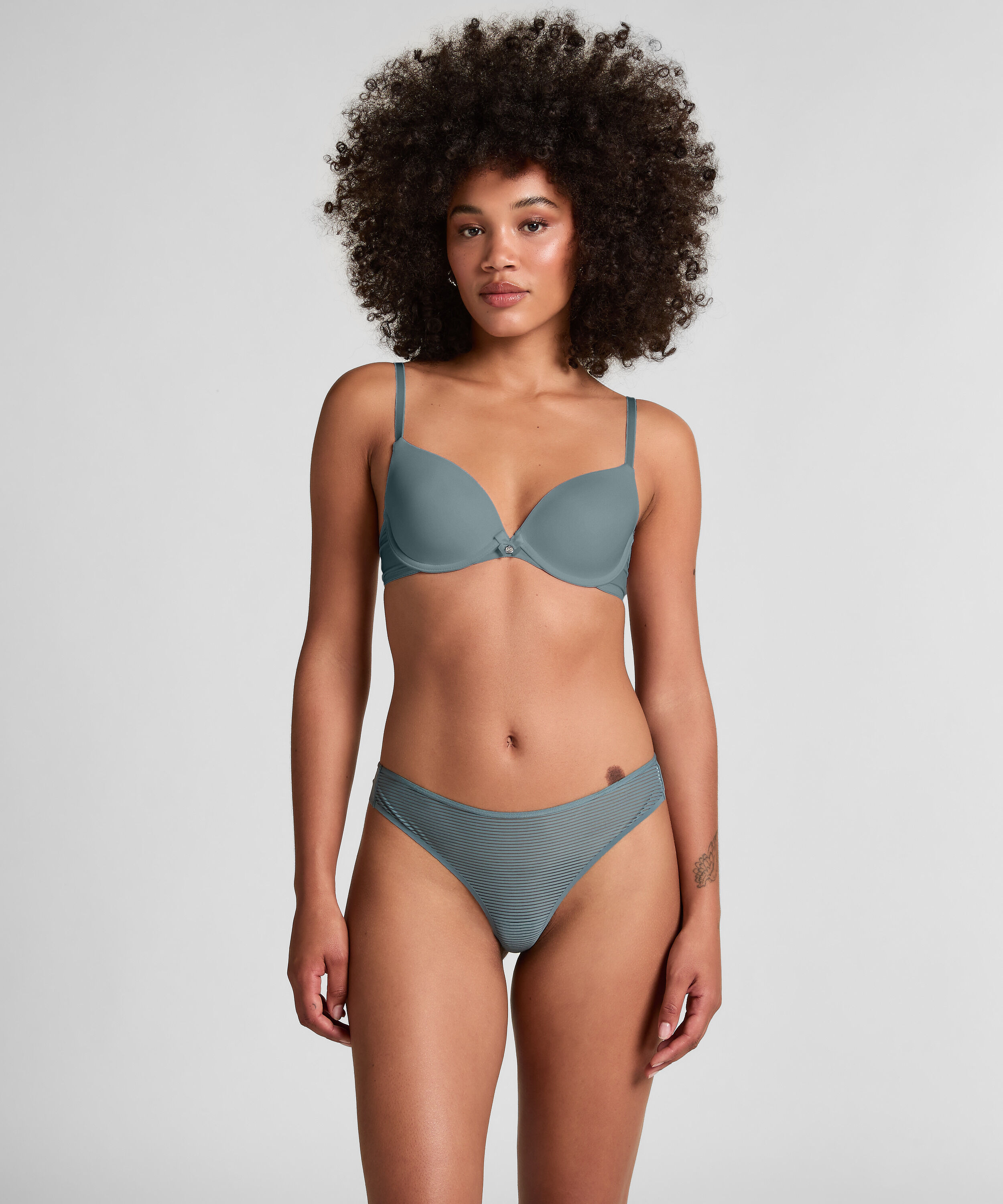 Invisible String Stripe Mesh, Grau