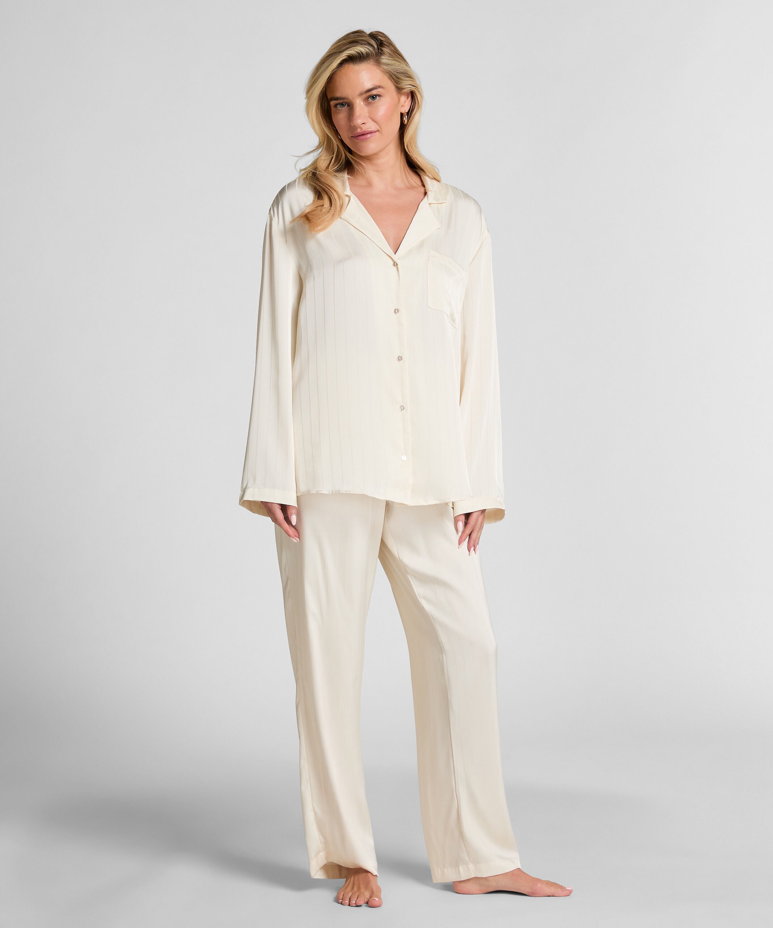 Satinhosen mit Nadelstreifen, Weiß