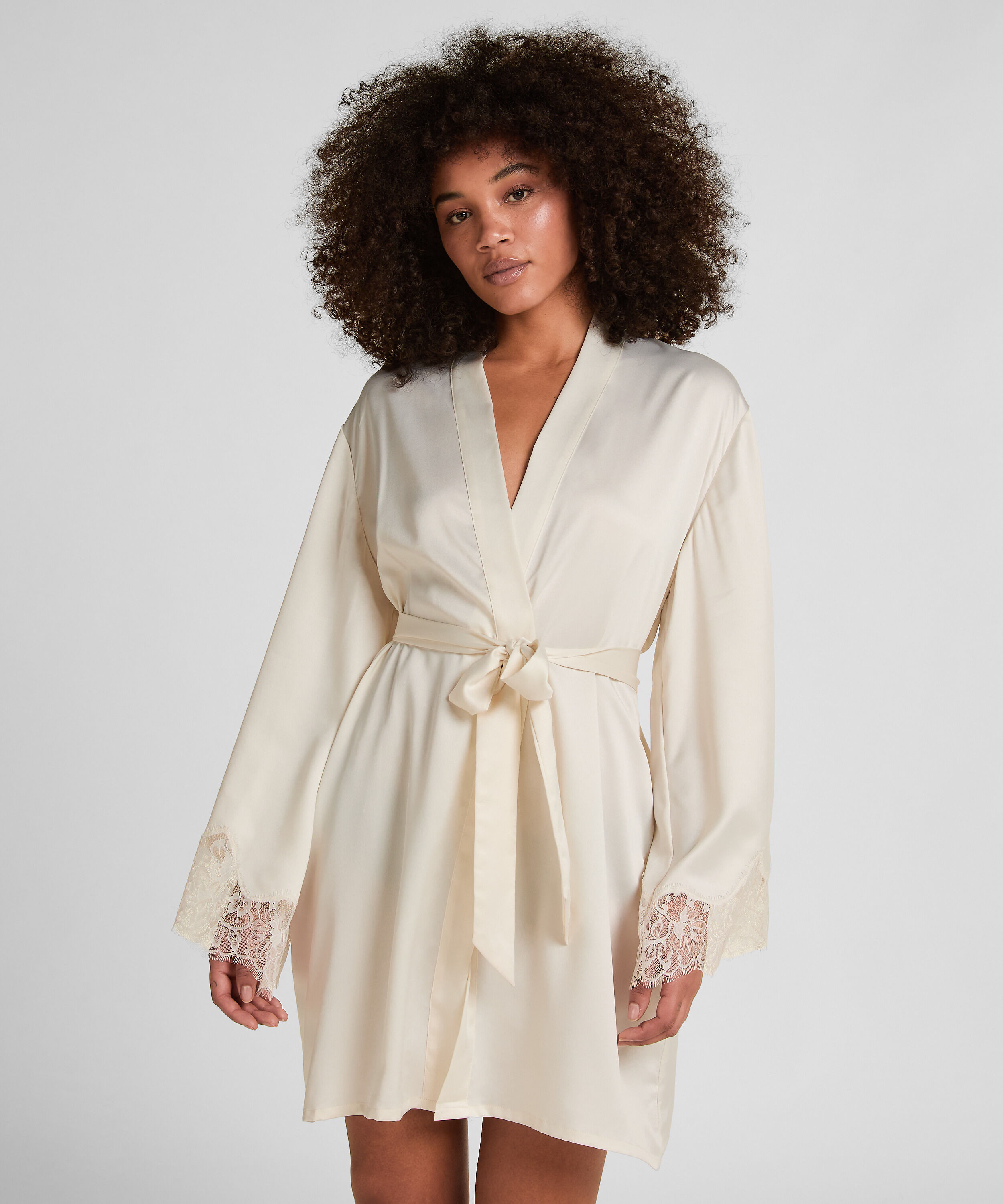 Kimono aus Satin Valerie, Weiß Kimono aus Satin Valerie, Weiß