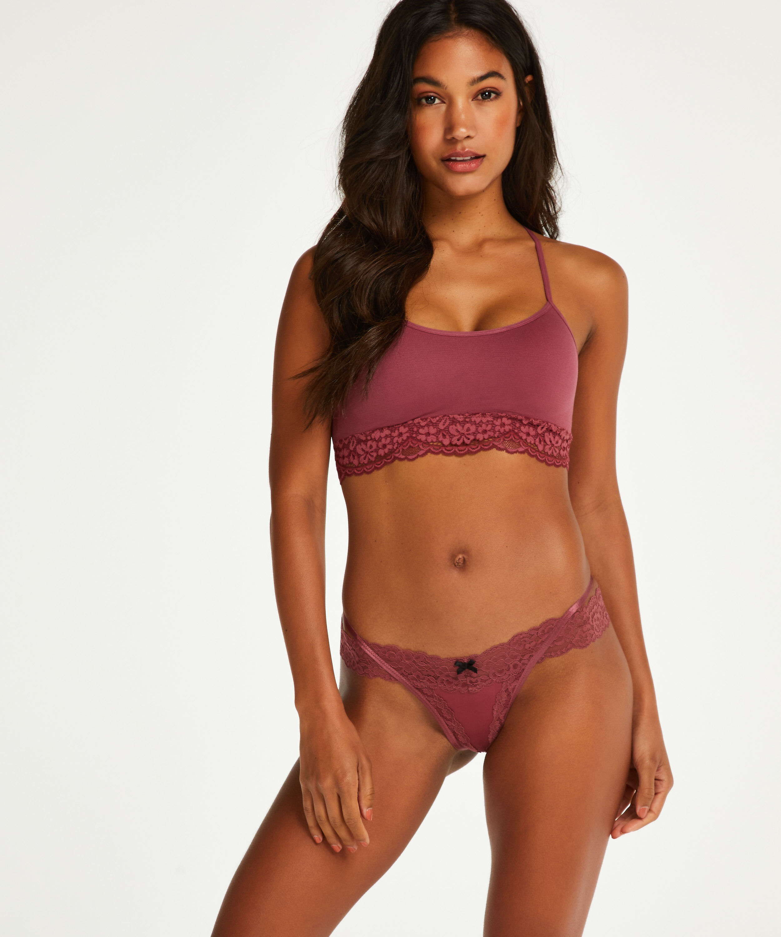 String Elliena, Rot String Elliena, Rot
