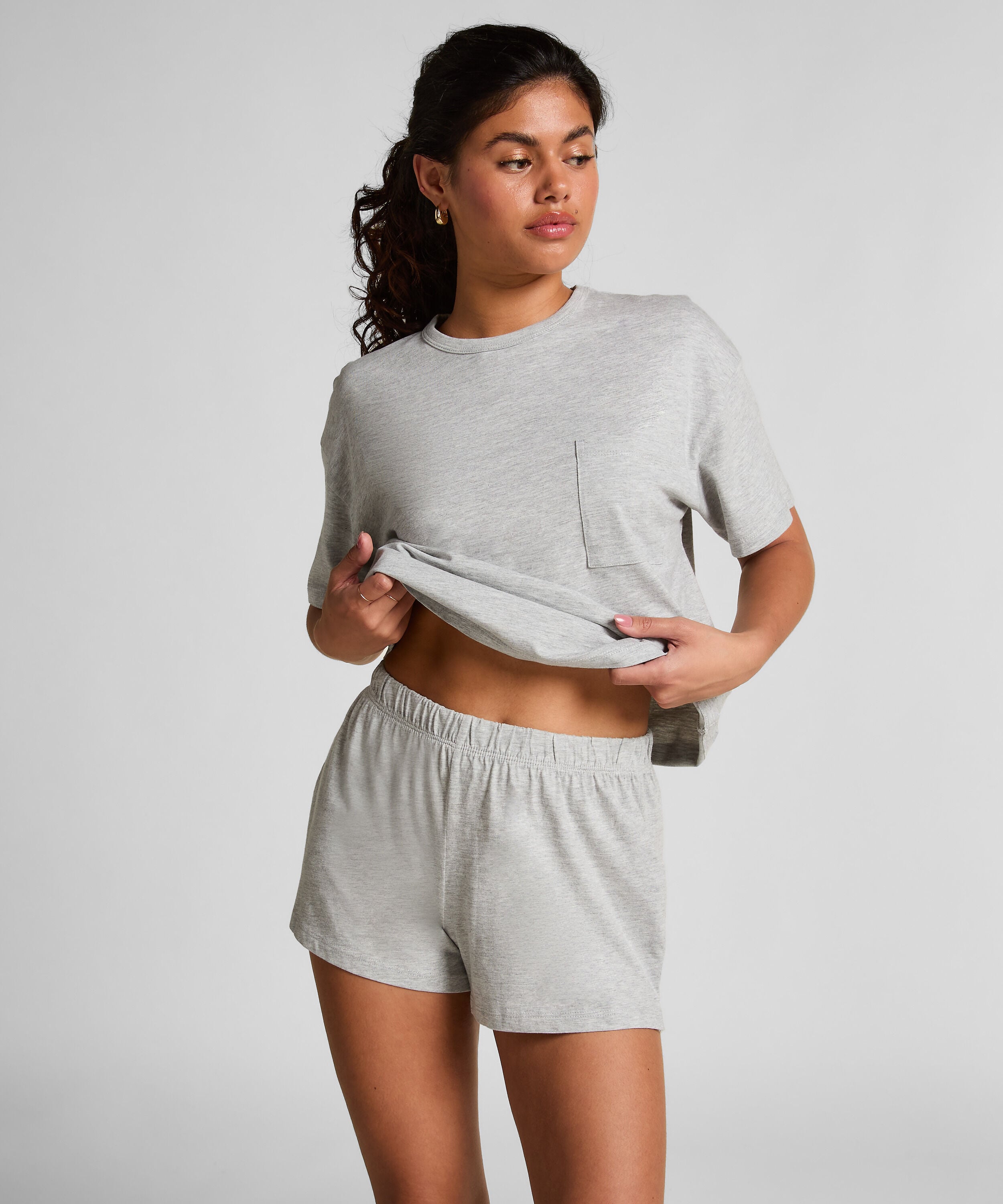 Pyjamaset, Grau