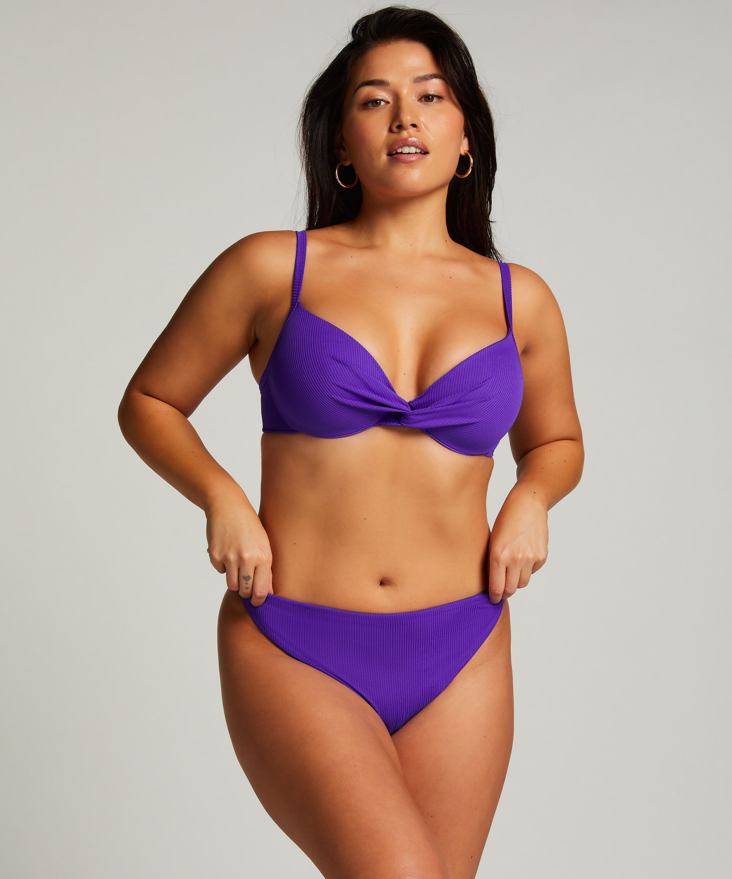 Bikini Slip mit hohem Beinausschnitt Eclipse, Lila