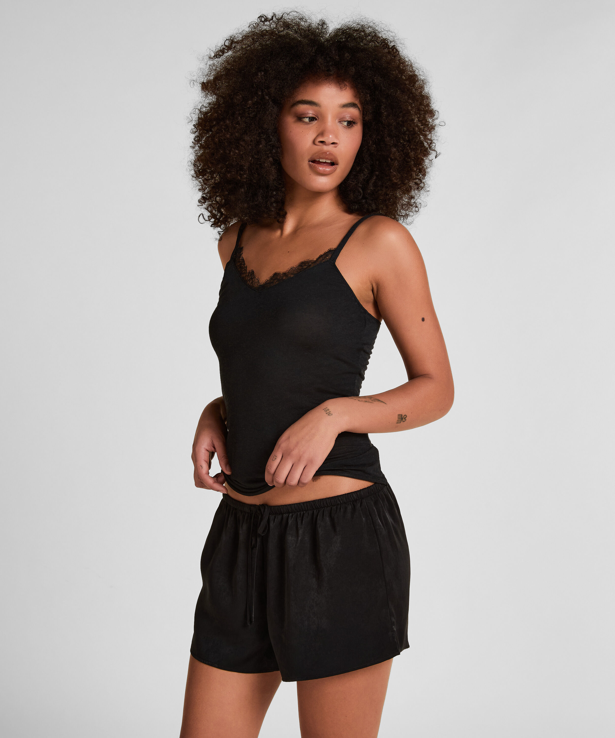 Super Soft Spitzen-Top aus Kaschmir-Mix mit V-Ausschnit