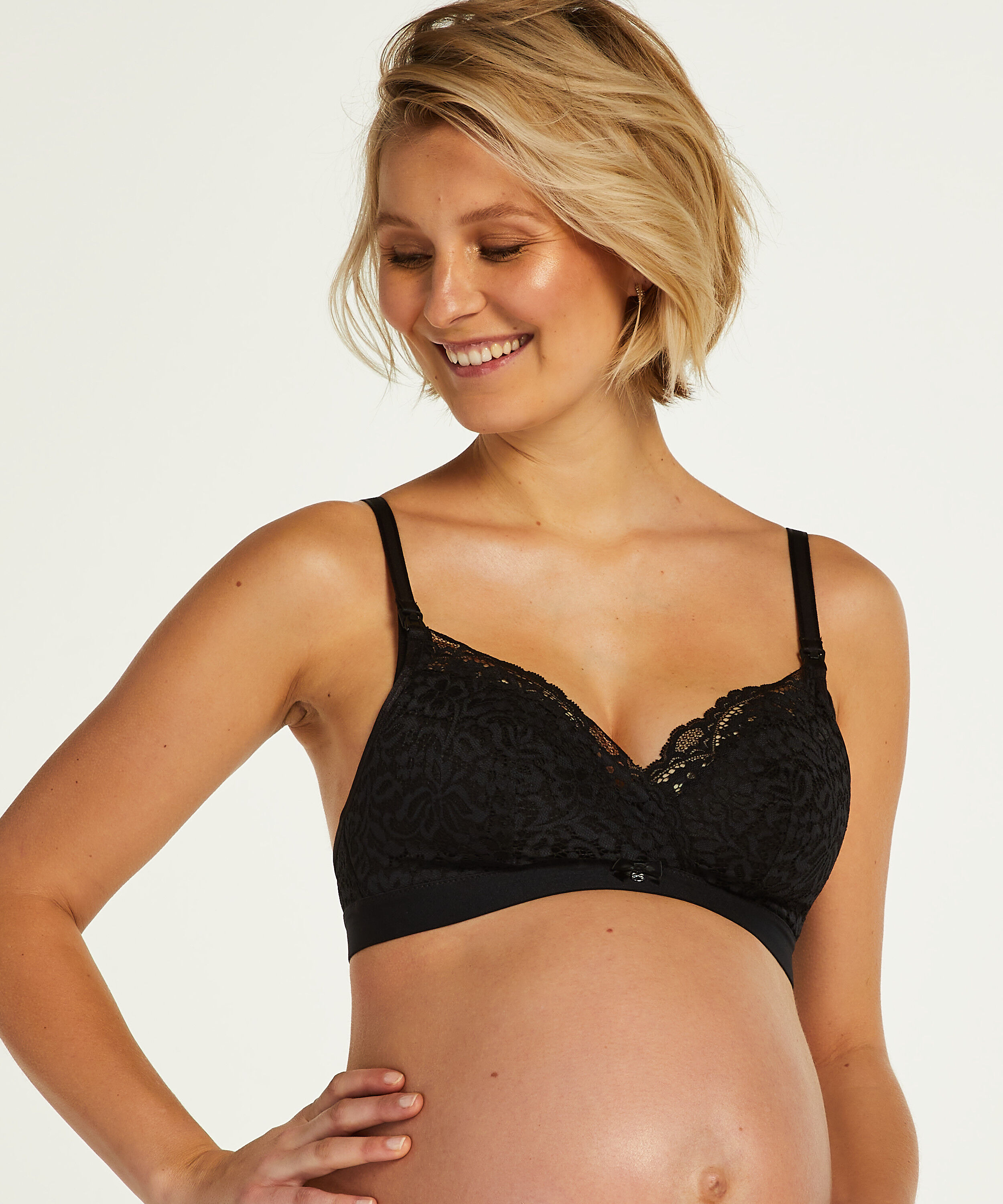 Shoppe die neue Schwangerschafts-Nachtwäsche \u0026 Still-BH Kollektion,  exklusiv erhältlich bei Hunkemöller!