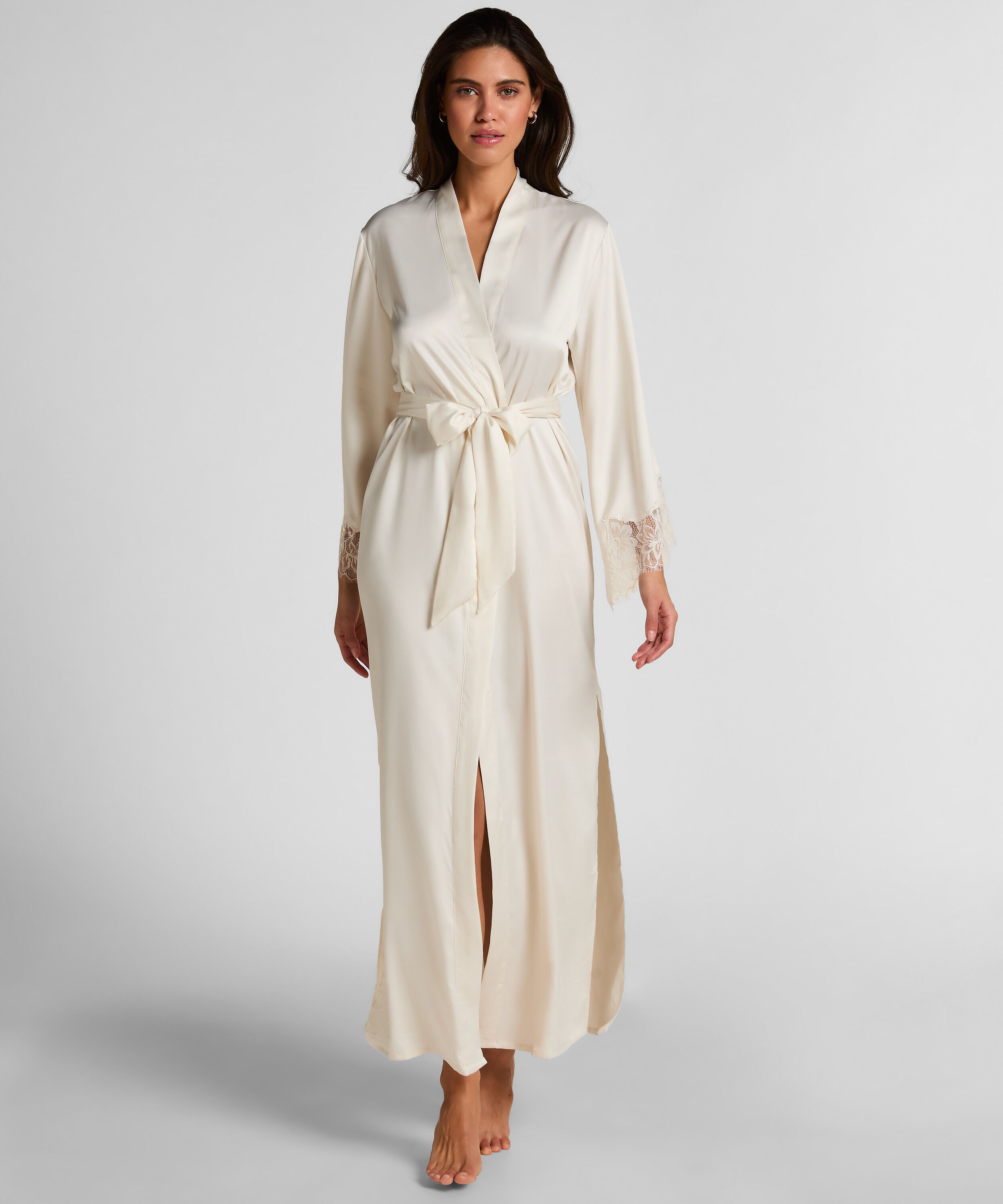 Langer Kimono aus Satin Valerie, Weiß Langer Kimono aus Satin Valerie, Weiß