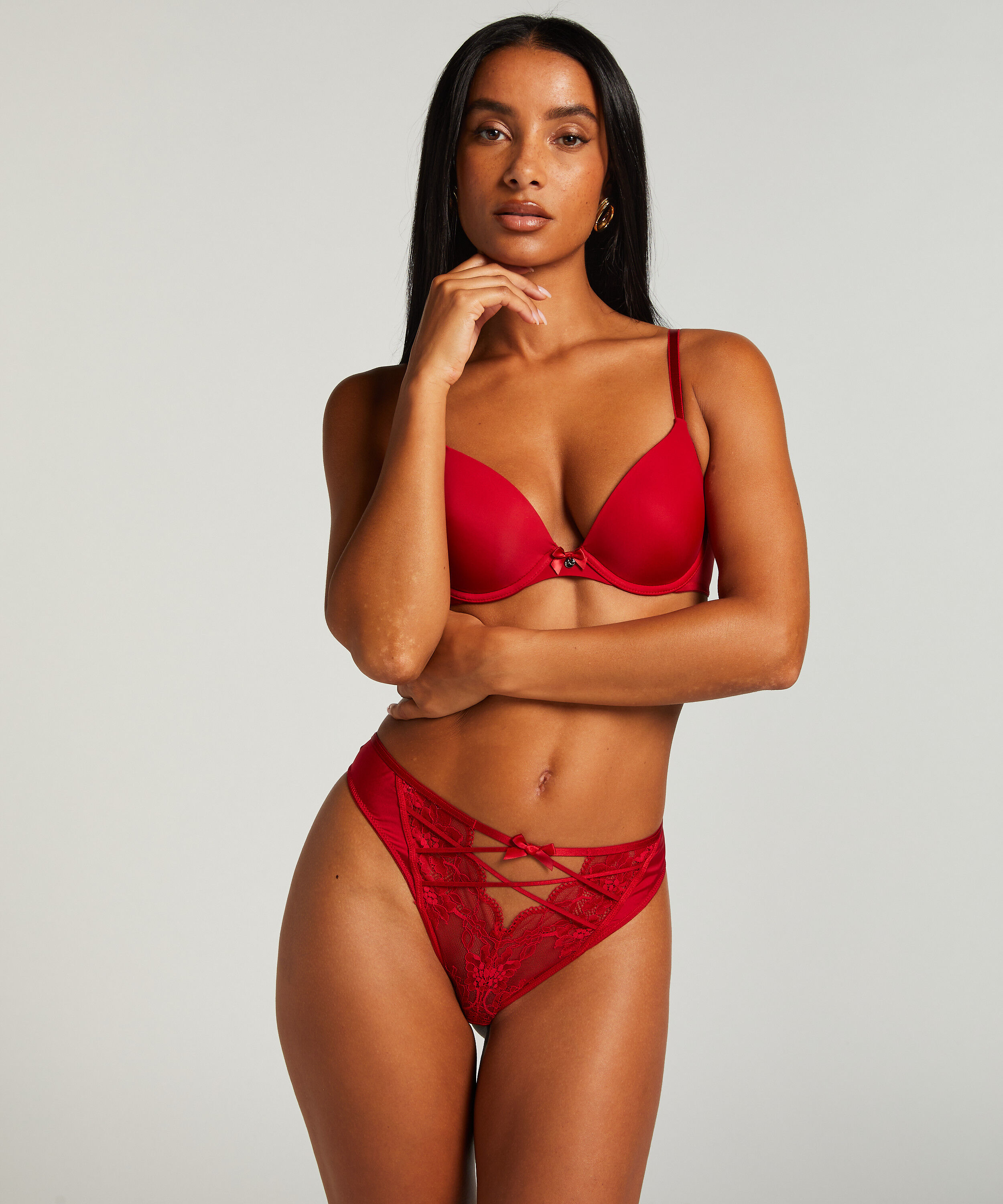 String Alora, Rot