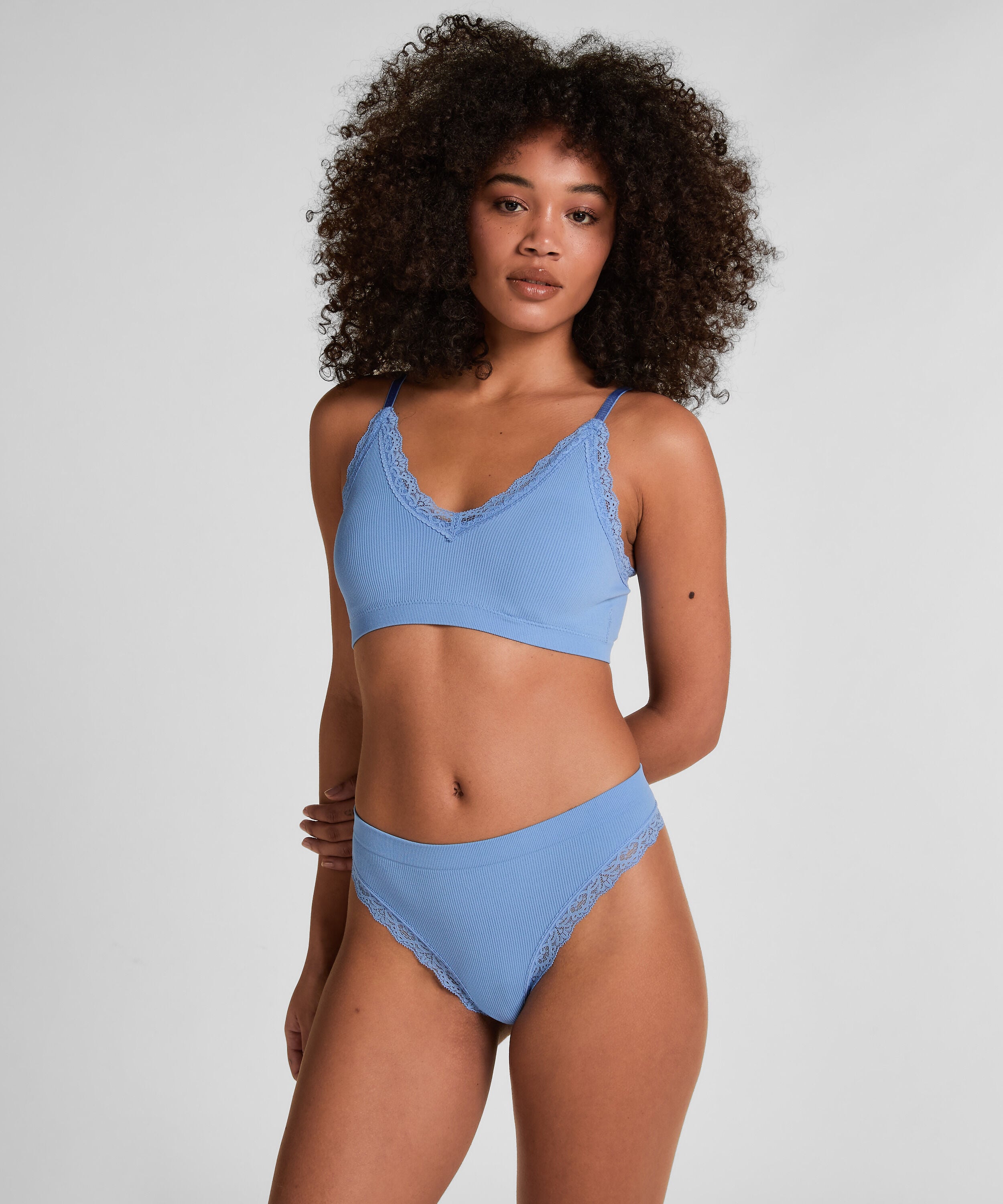 String Lola, Blau String Lola, Blau