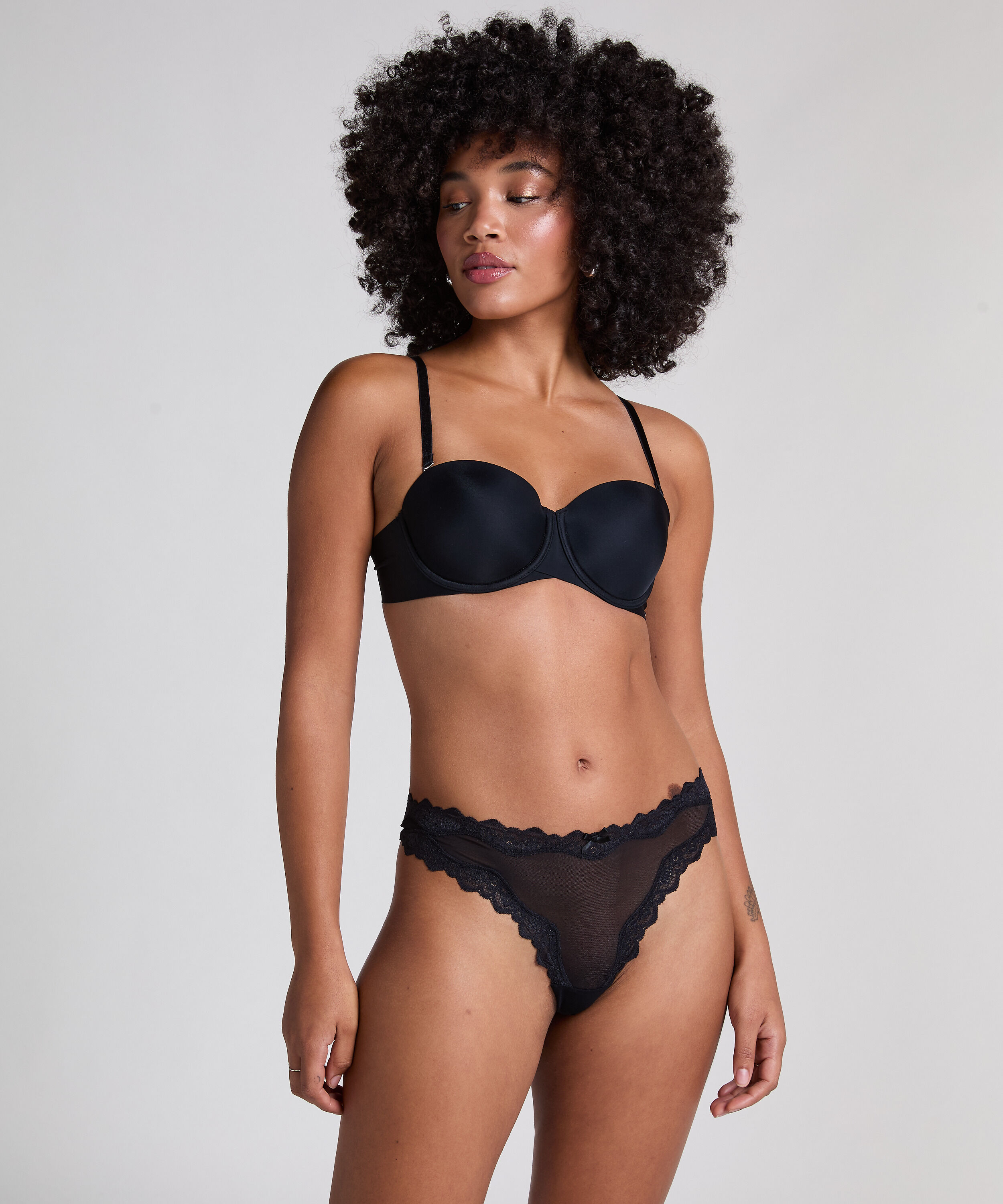 String Hazel, Schwarz String Hazel, Schwarz