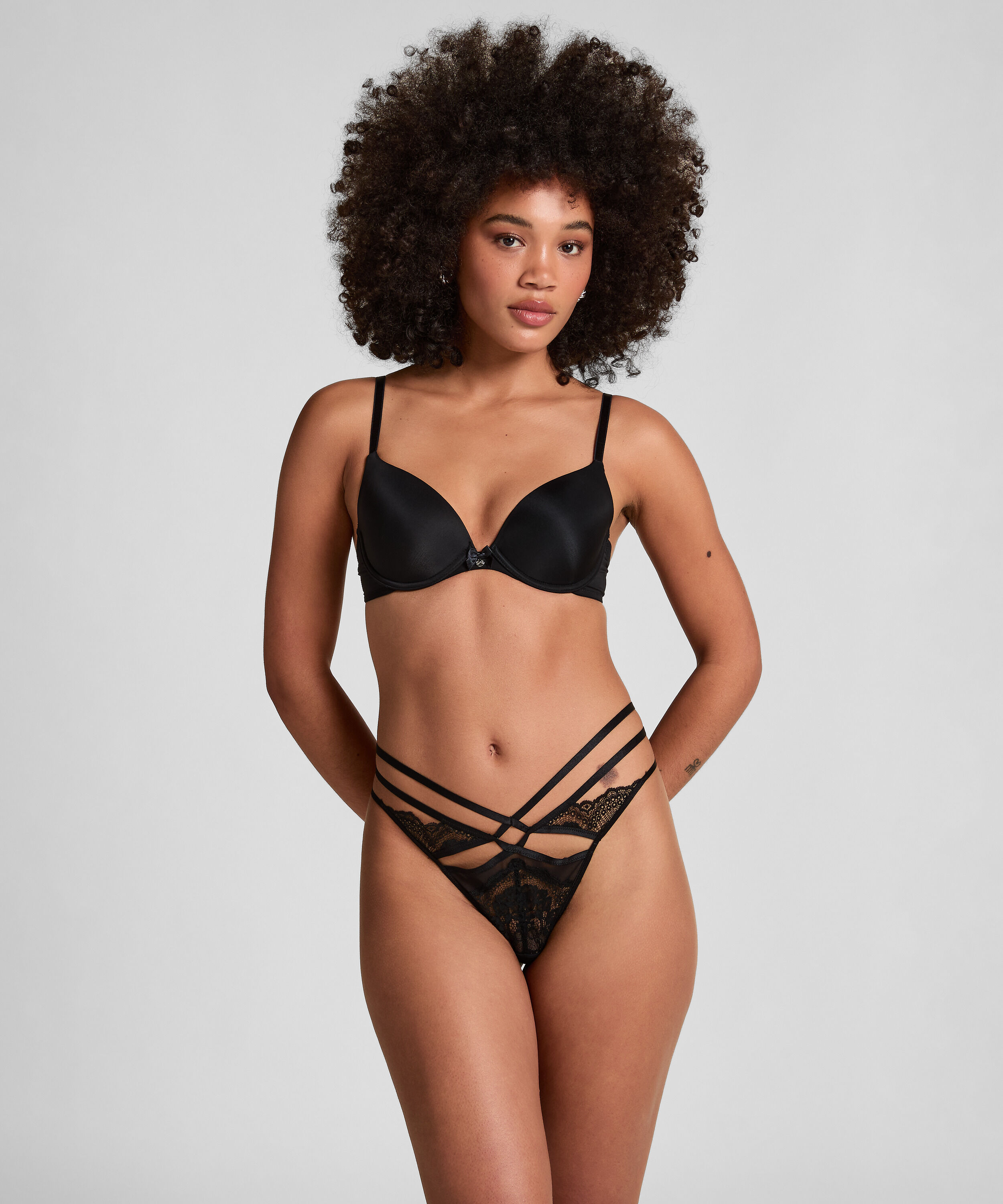 String Janine, Schwarz
