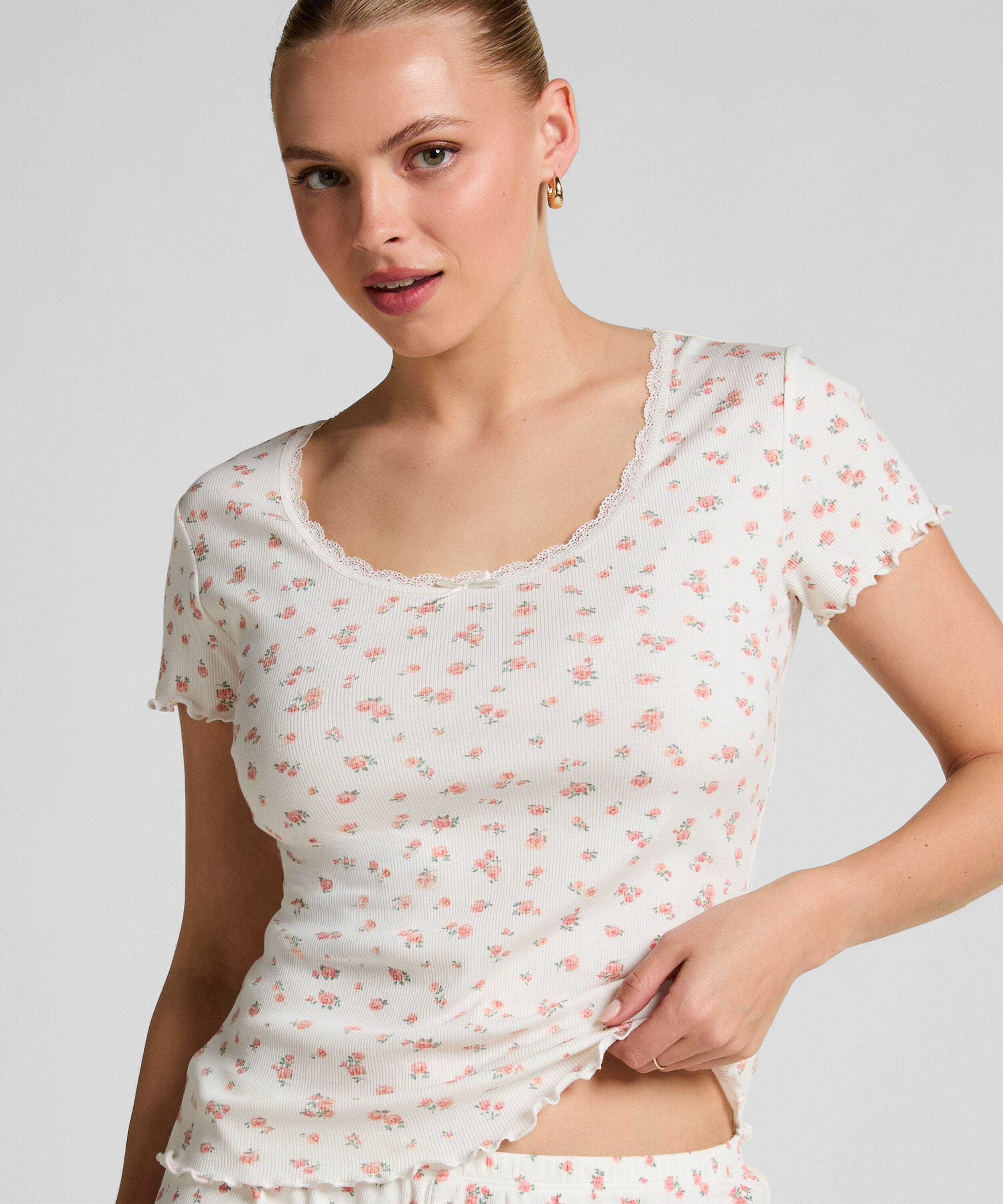 Geripptes Kurzarm-Top mit Spitze, Weiß Geripptes Kurzarm-Top mit Spitze, Weiß