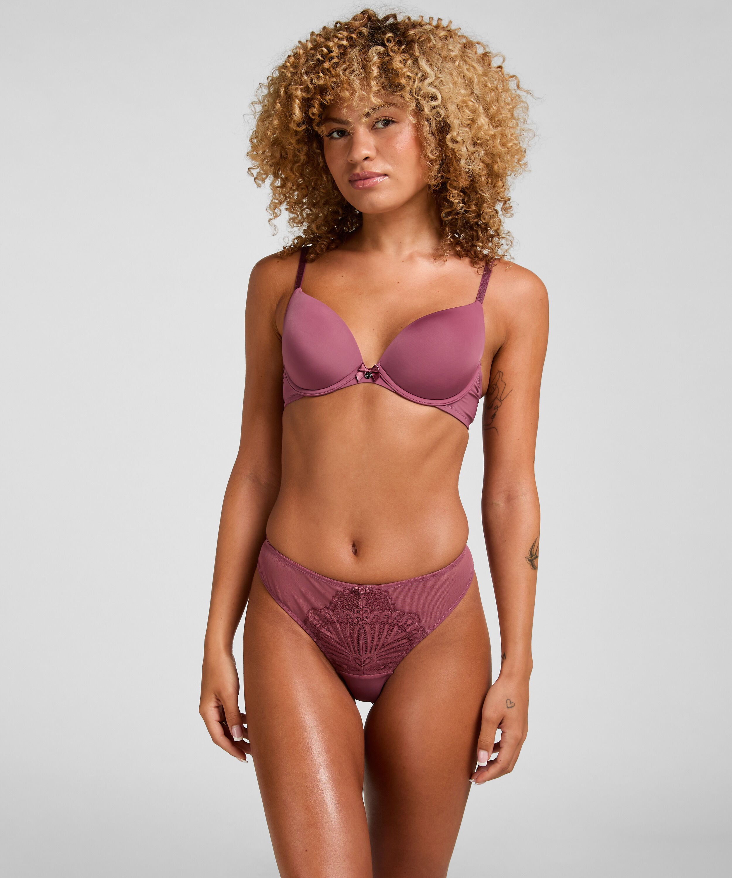 Brazilian Selena, Rosa