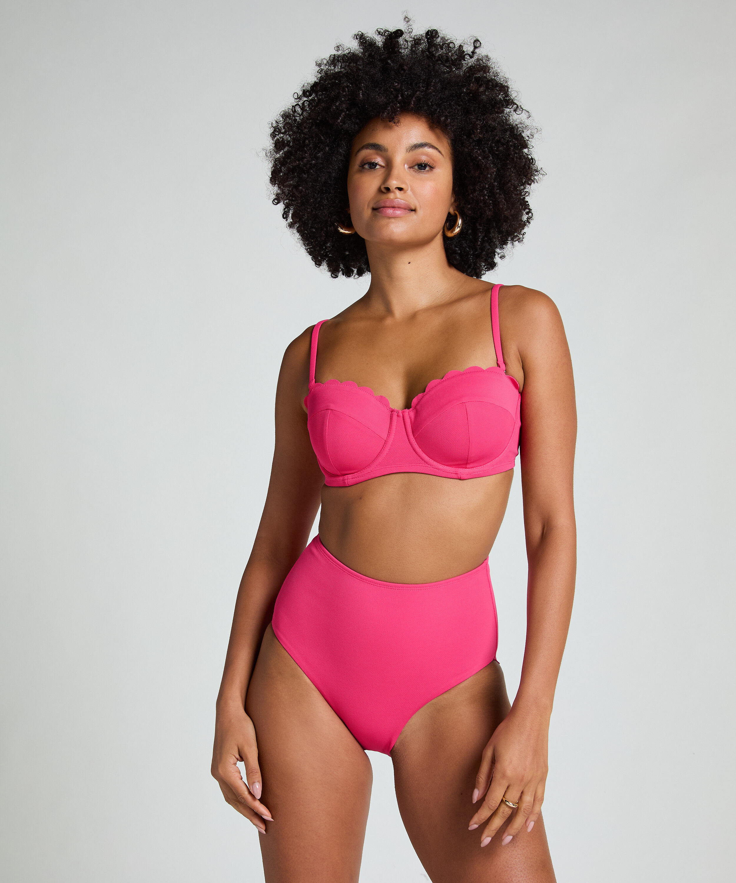 Scallop High-Waist Rio-Bikini-Unterteil, Rosa Scallop High-Waist Rio-Bikini-Unterteil, Rosa