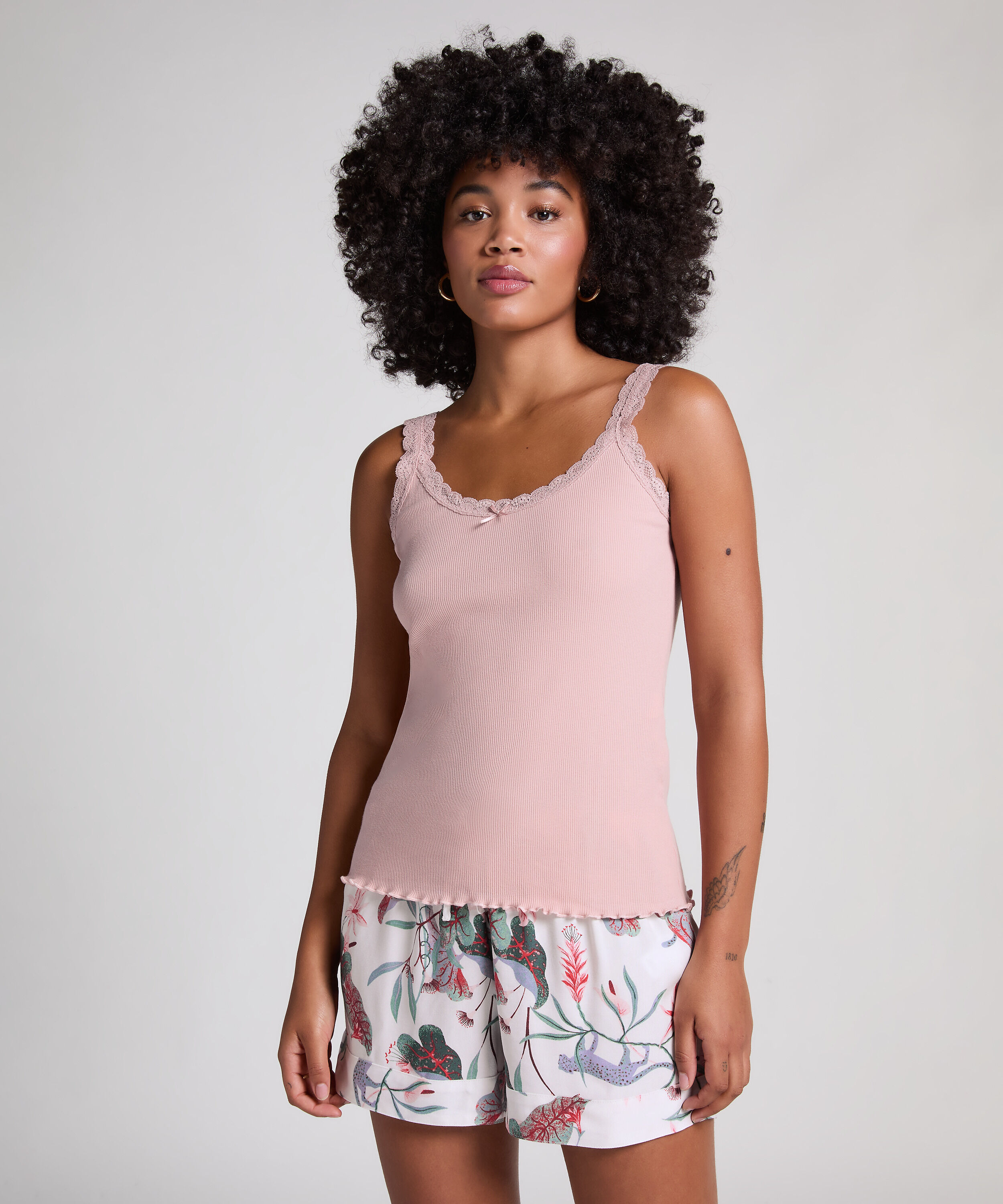 Pyjama-Set aus Rippstoff mit Spitze, Rosa Pyjama-Set aus Rippstoff mit Spitze, Rosa