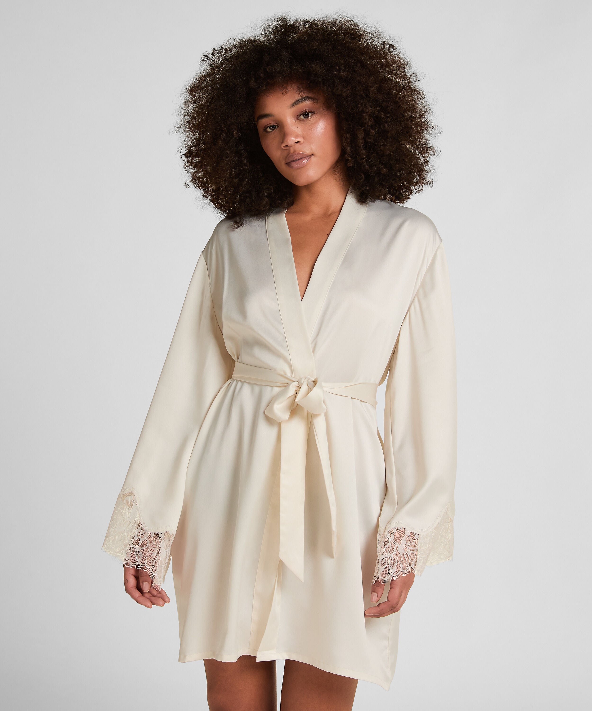 Kimono aus Satin Valerie, Weiß