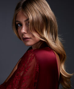 Kimono Jennifer, Rot