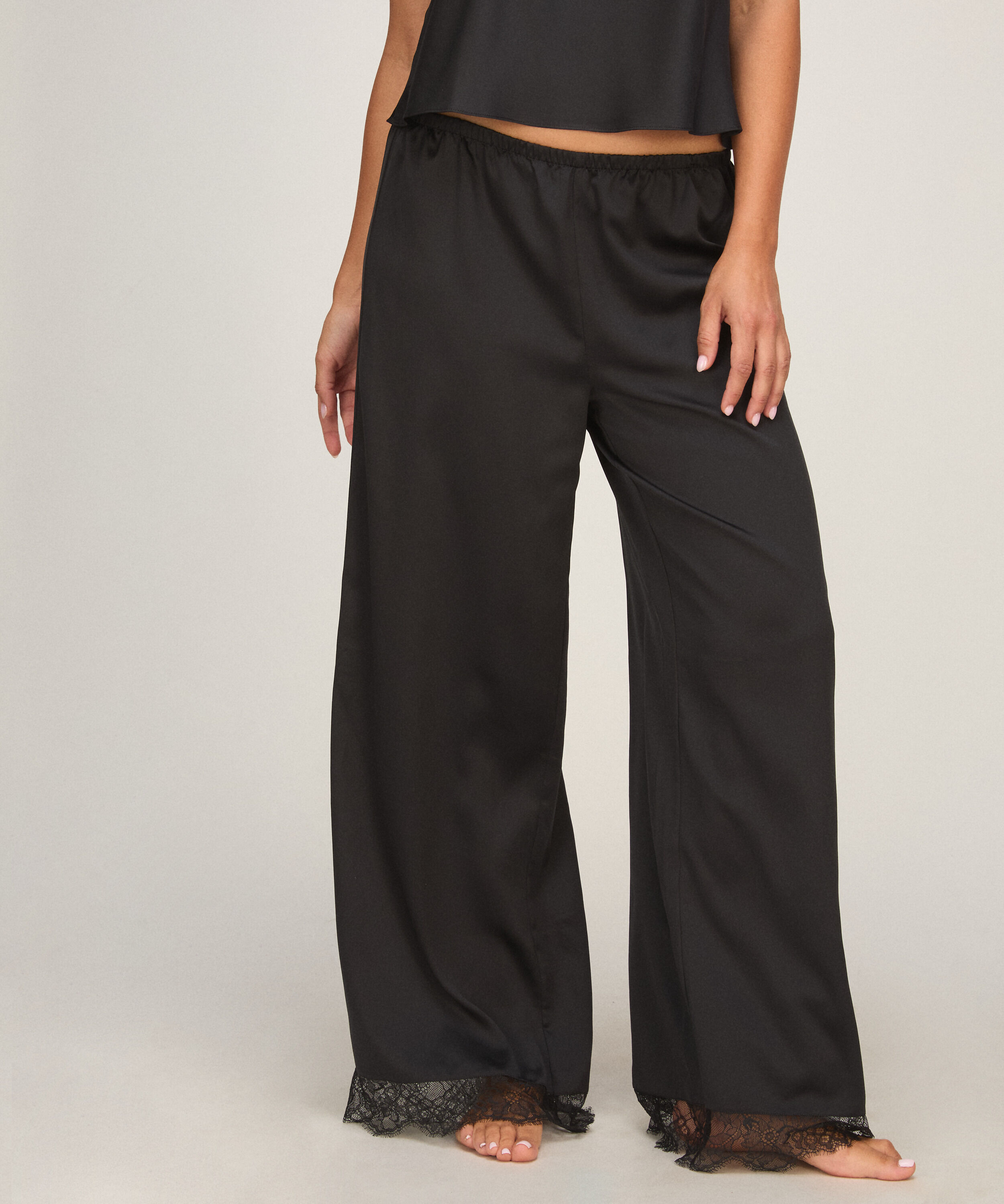 Pant Cecilia, Schwarz
